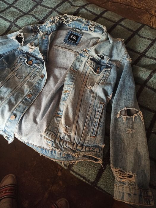 Продам джинсовую мужскую куртку ZARA.