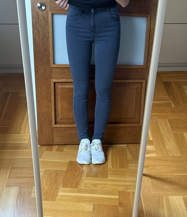 Granatowe spodnie Cropp