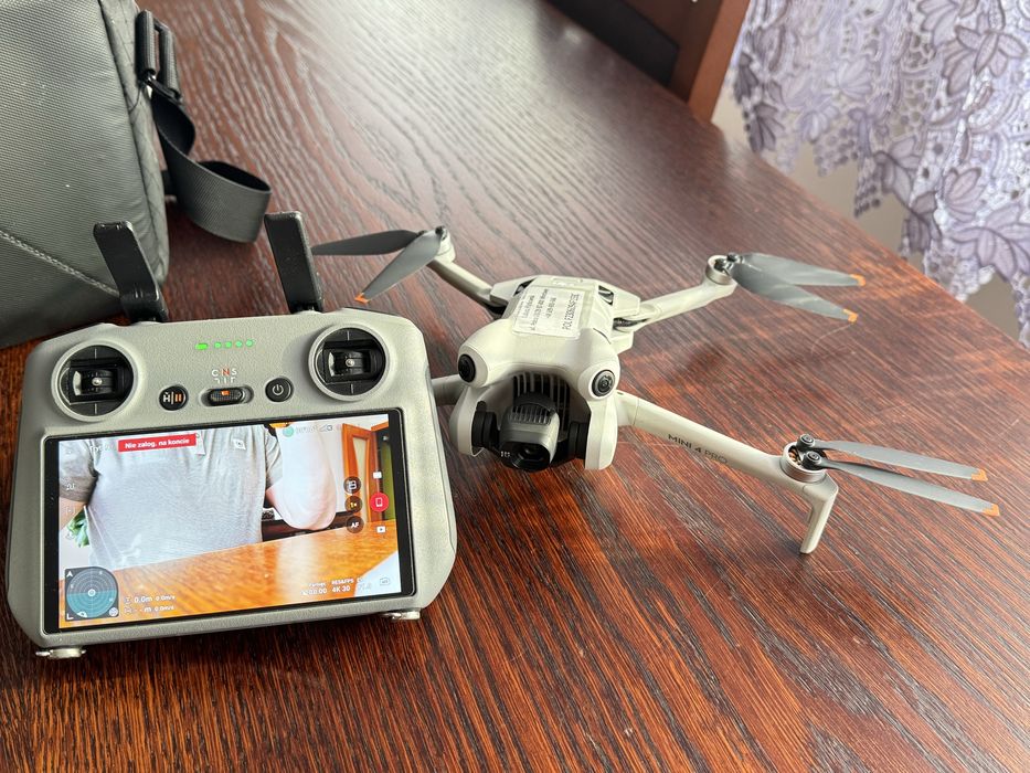 DJI Mini 4 Pro Fly More Combo