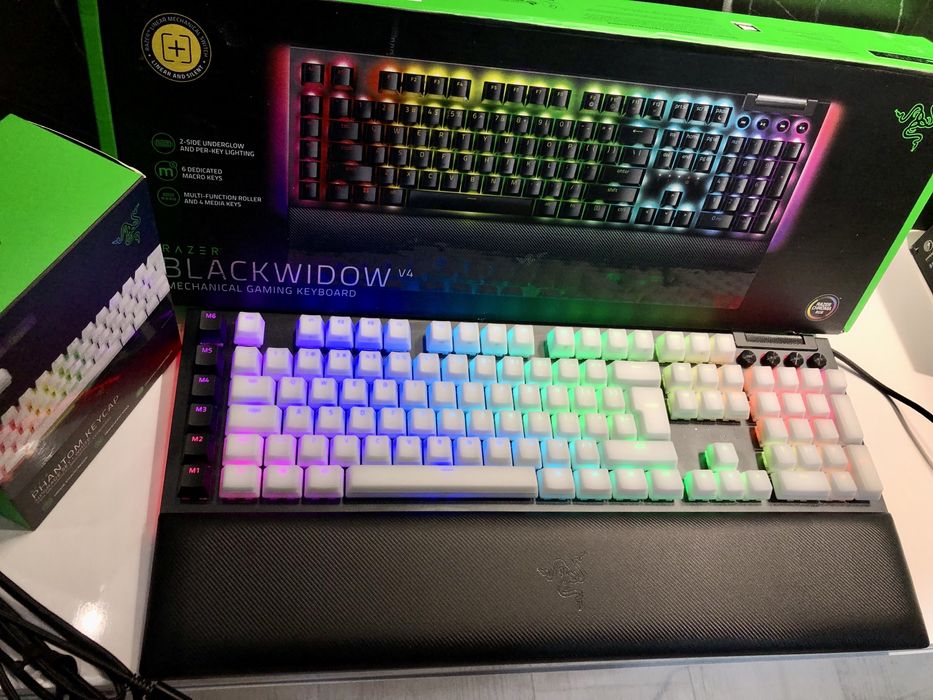 Клавіатура razer blackwidow v4