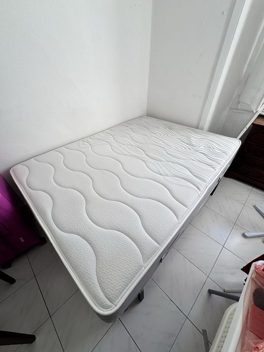 Vendo cama + colchão Pikolin