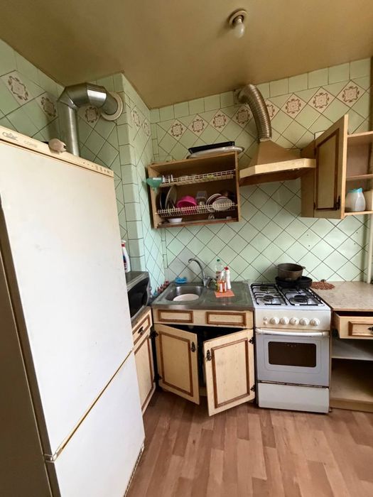 продам 4 комнатную квартиру