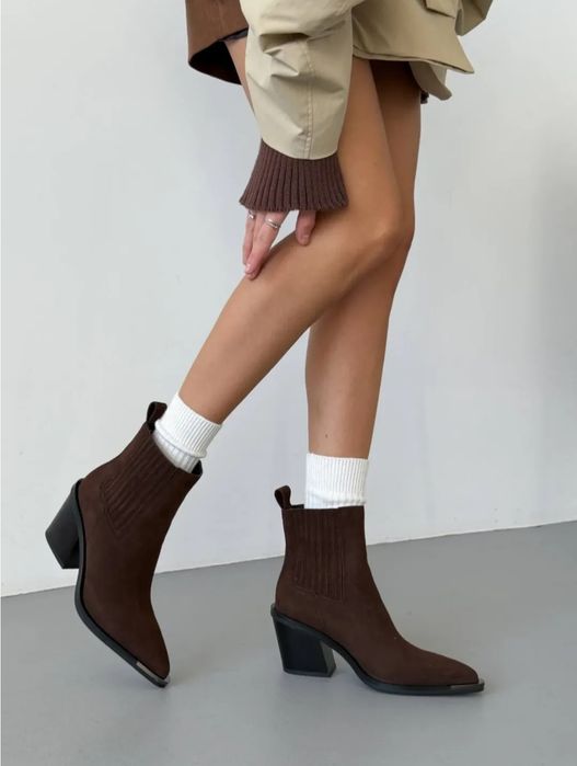 Стильні замшеві козаки