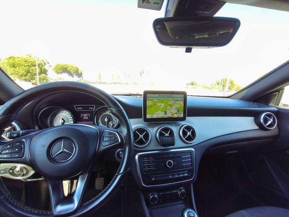 Mercedes-Benz CLA 180 Shooting Brake Style (122cv)
