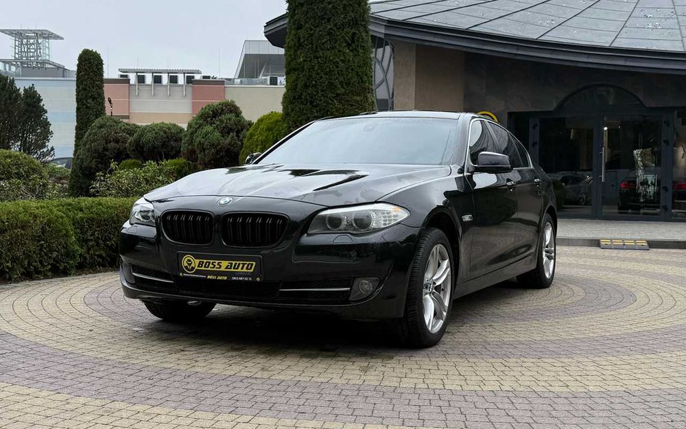 BMW 520I 2012 року