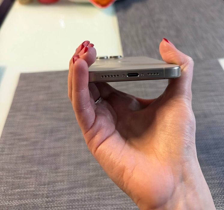 Продам 15 про макс в отличном состоянии