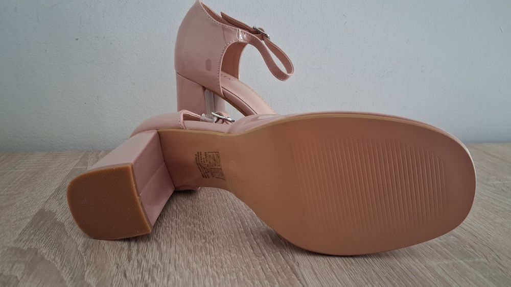 Buty na obcasie 39