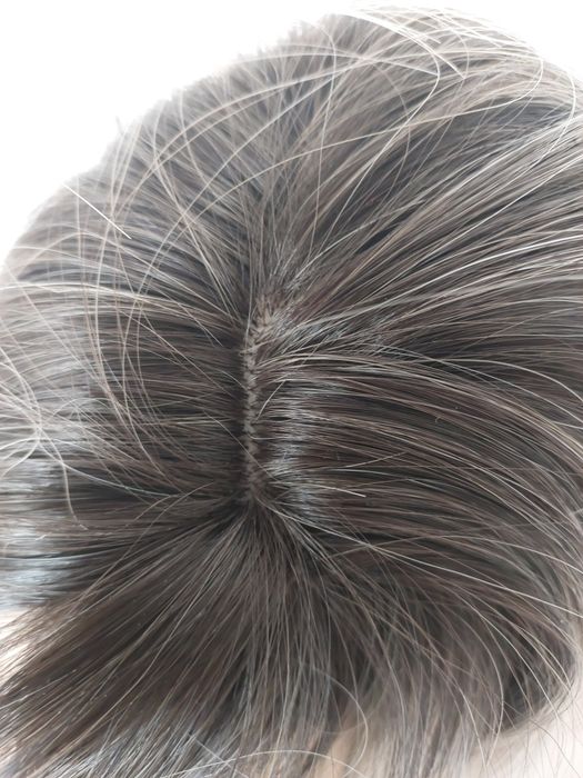 Realistyczna piękna peruka jak od fryzjera - jasny blond ombre