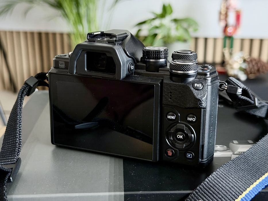 Aparat Olympus OM-D E-M10 Mark II + obiektyw portretowy Panasonic f1.7