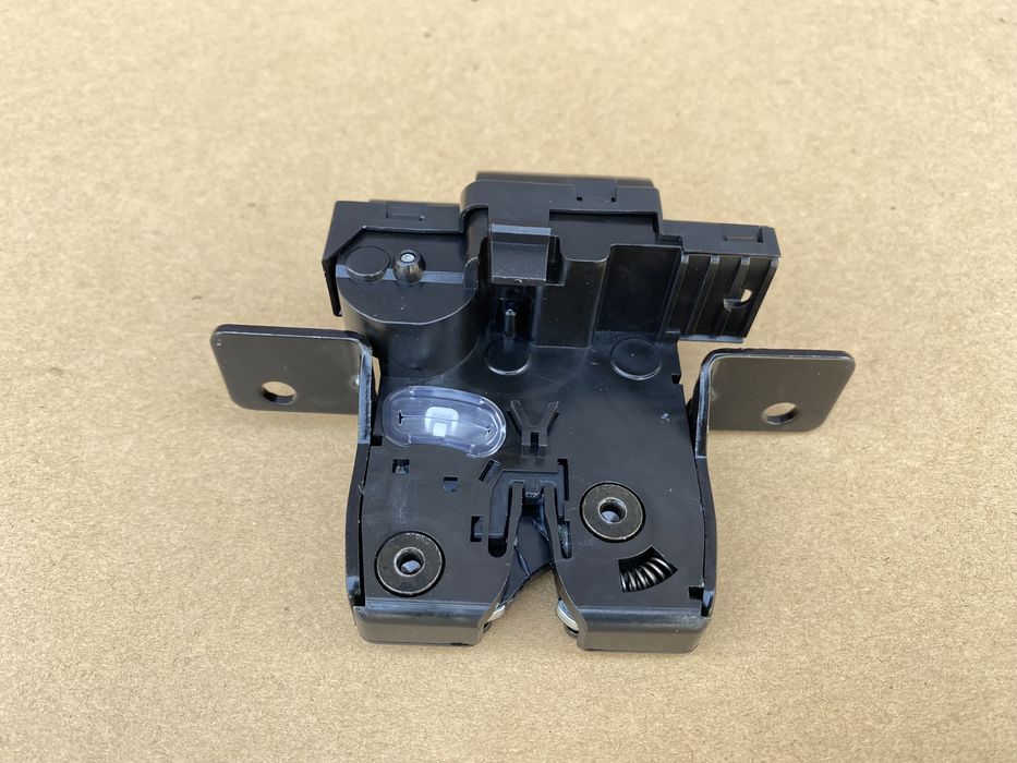 Замок багажника 8200947699 RENAULT CLIO 3, MEGANE 2, SCENIC 2