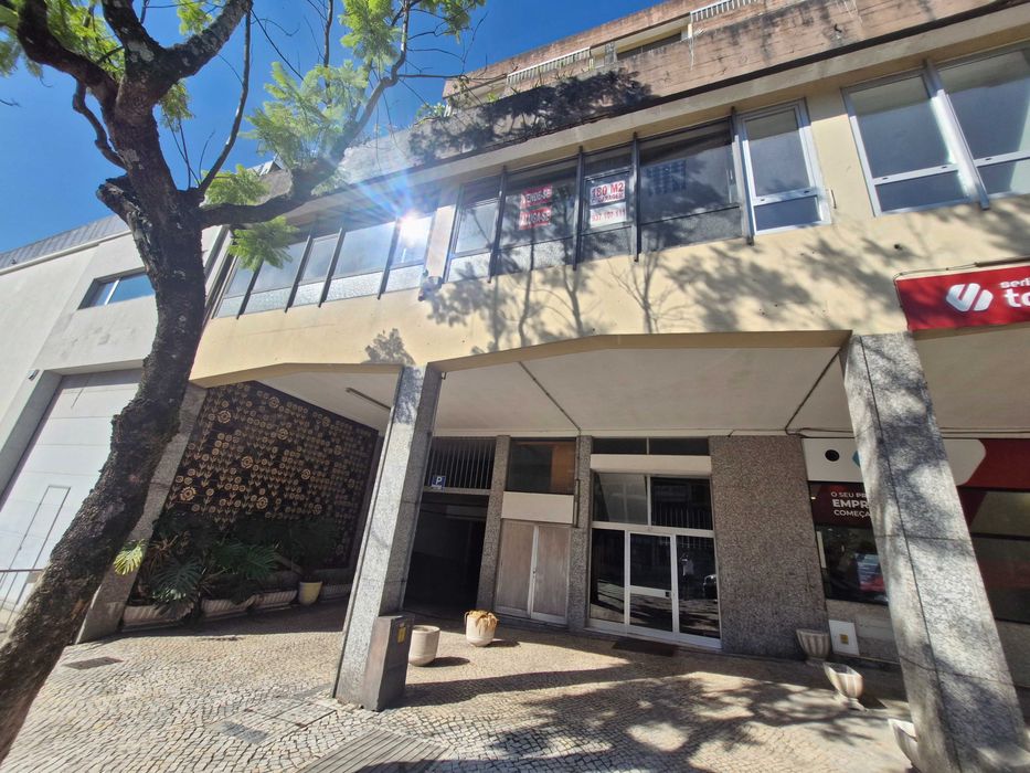 Espaço comercial - 182m2 - Com potencial para várias vertentes
