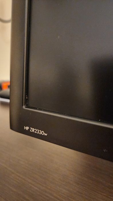 Монитор  HP ZR 2330