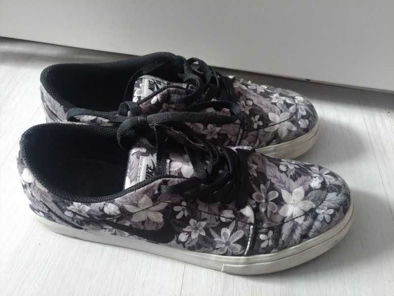Adidasy Nike piękny unikatowy kwiatowy wzór rozmiar 42,5