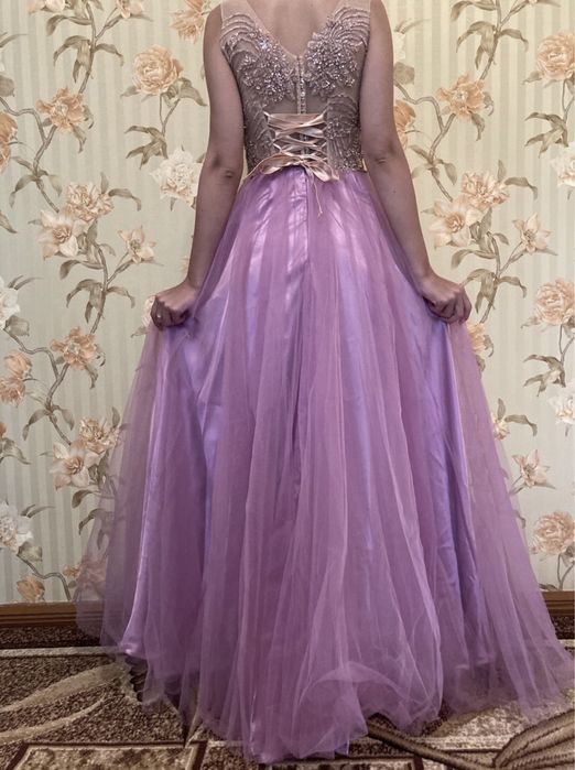 Випускна сукня, корсетом вишитим