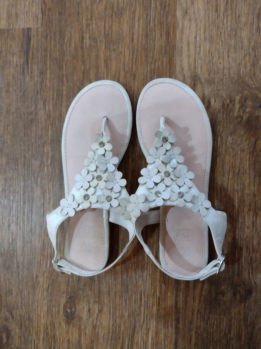 Босоніжки для дівчинки