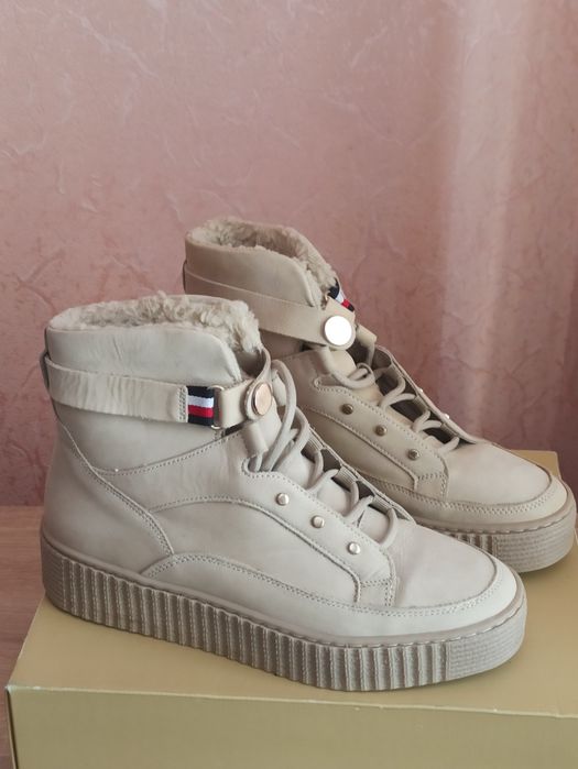 Ботинки,зима Томми Хилфигер,новые