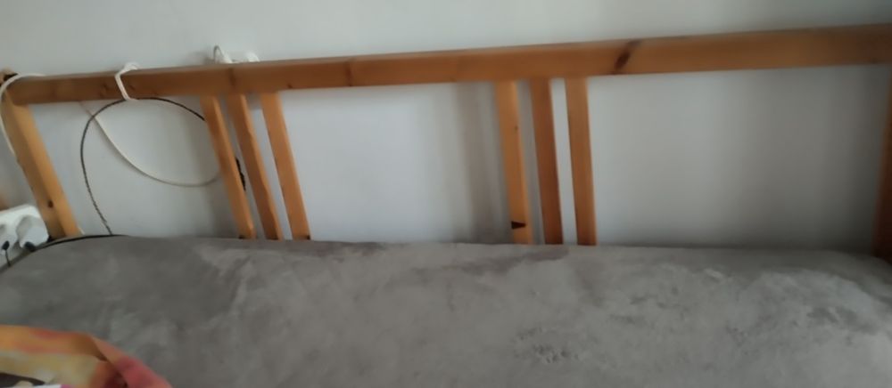 Sprzedam łóżko sosnowe 140/200