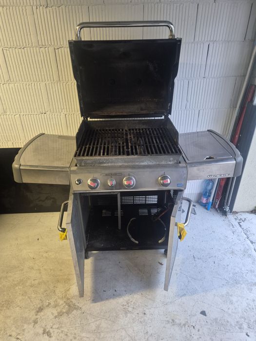 Gril Gazowy WEBER E330