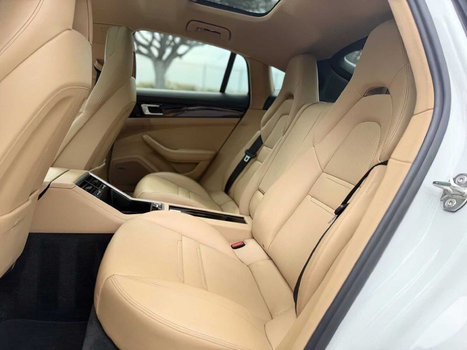 Porsche Panamera      2018
