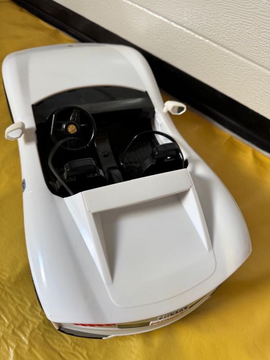 Samochód Rainbow High zmienia kolory!