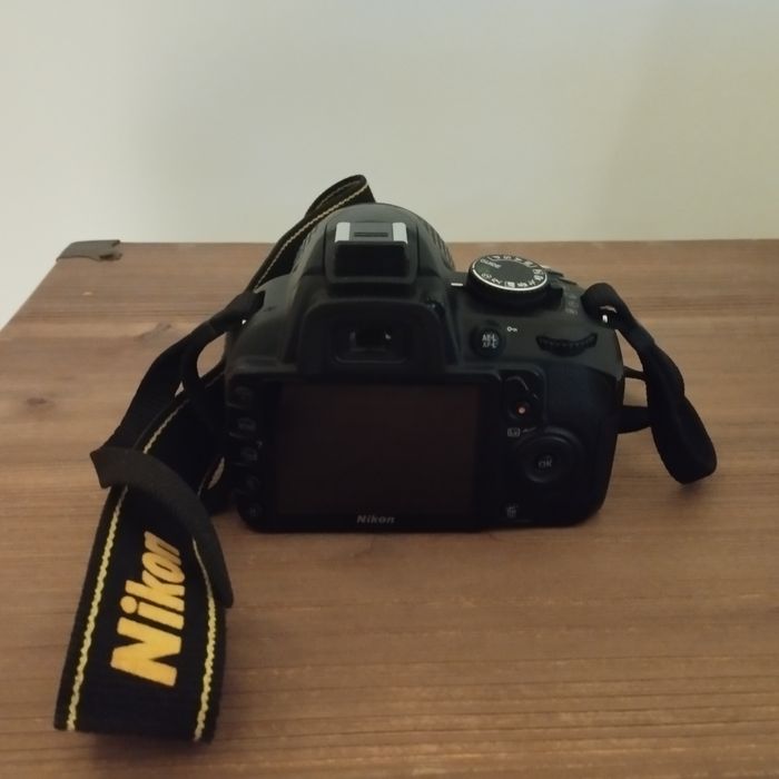 Máquina fotográfica Nikon D3100
