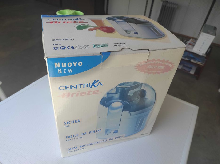 SUPER PREÇO - Centrifugadora de alimentos (faz sumos) NOVA