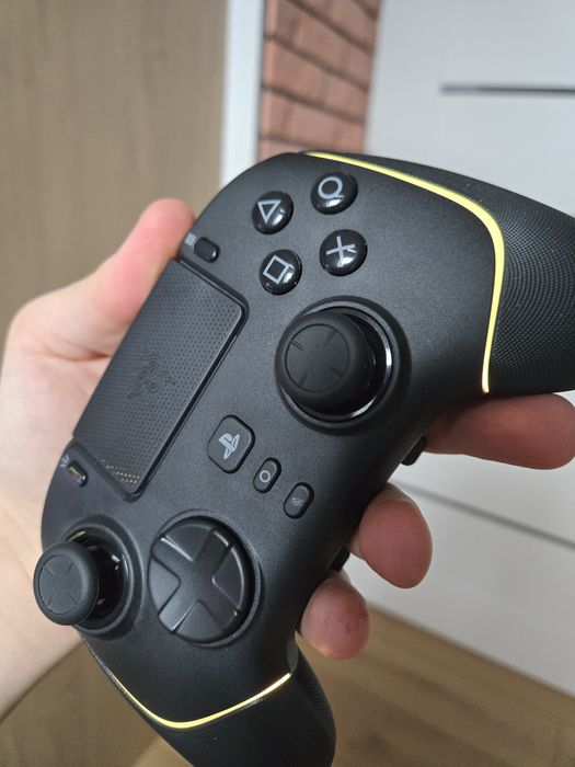 Razer Wolverine v2 PRO