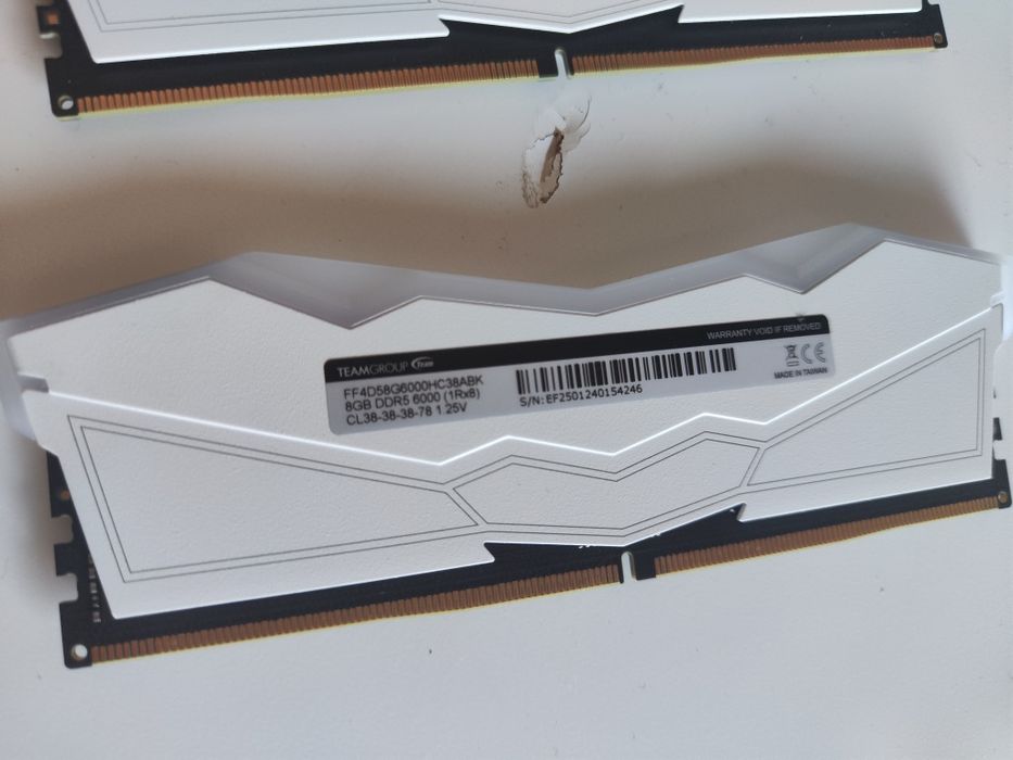 Memória RAM 2x8 ddr5 6000mhz RGB. Troco por ps4 pro ou Xbox series S