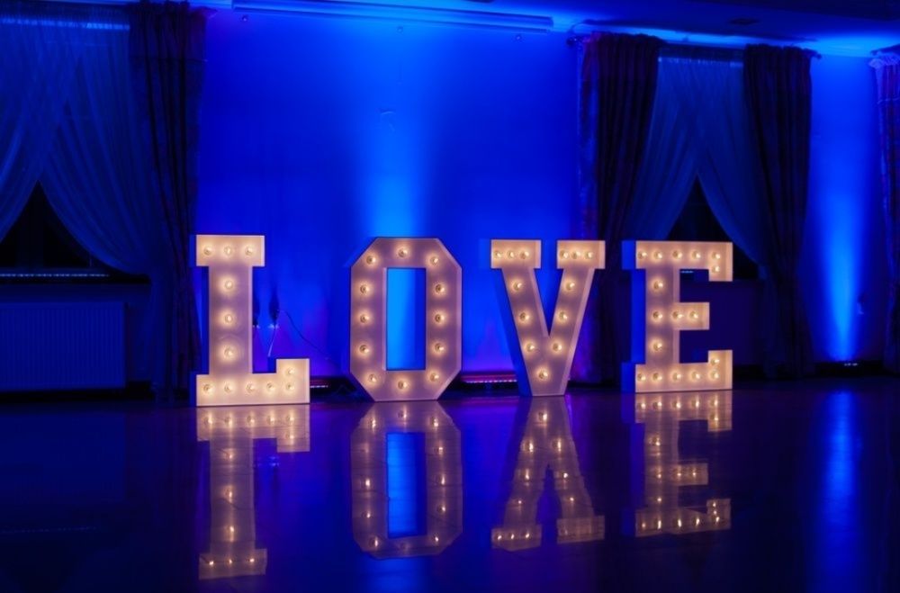 Napis LOVE ze ściemniaczem