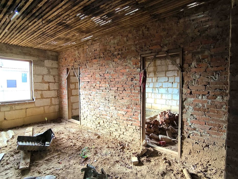 Недорого!Недобудований будинок та 15сот.в Макарові.Підведено газ. - More