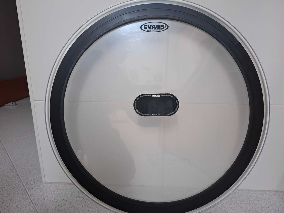 Pele  p/bombo 24" - Evans Emad