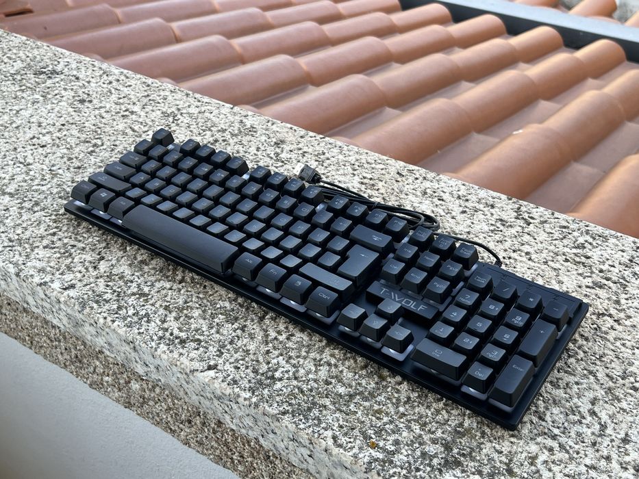 Teclado Gaming T-VOLF T20 RGB (Novo) | 5 Unidades