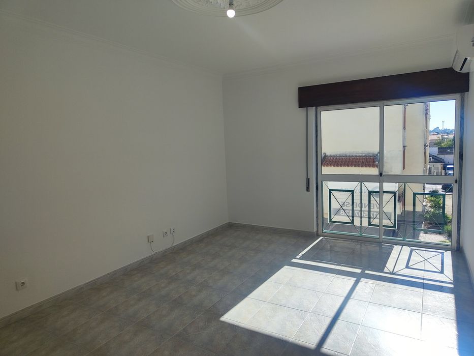 T2 com 84 m², Varanda e Ar Condicionado | Quinta do Conde
