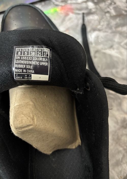 Продам жіночі кросівки р38