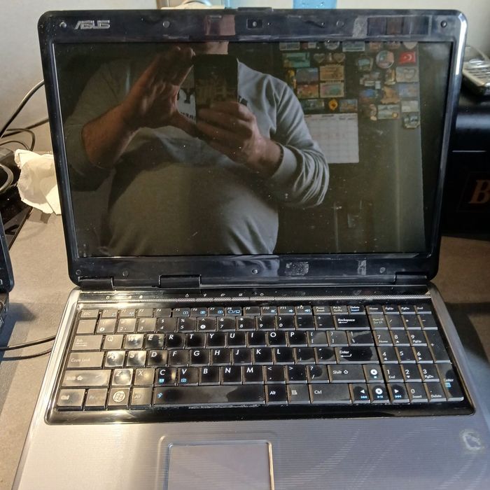 Laptop Asus model X6 1S