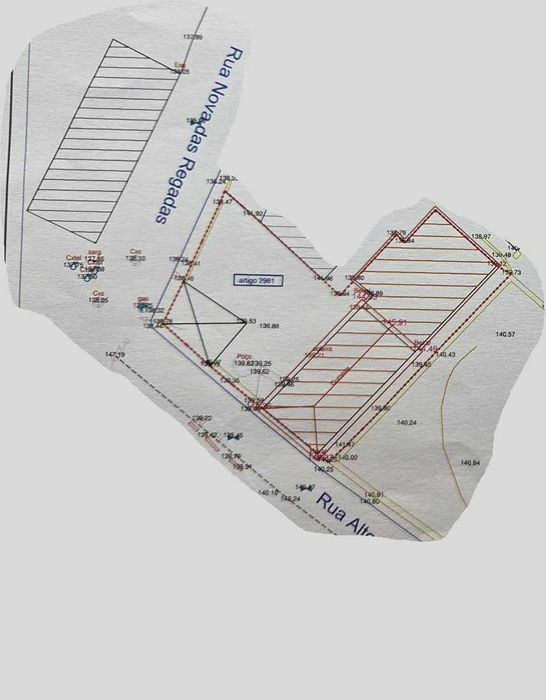 2 Moradias (1 x T4 + 1 T2)  c/ 220 m2 para recuperar