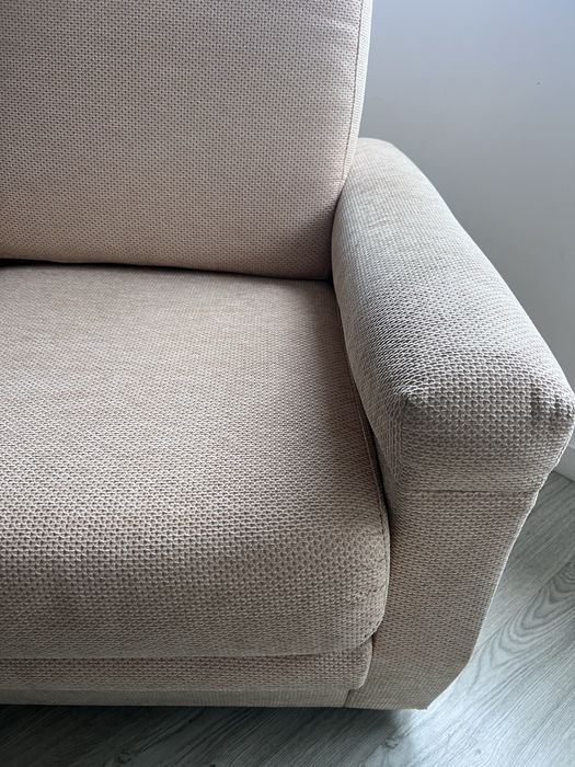 Vendo poltrona bege. Para desocupar.