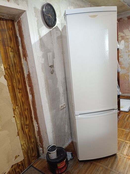 Холодильник Zanussi ZRB40NC