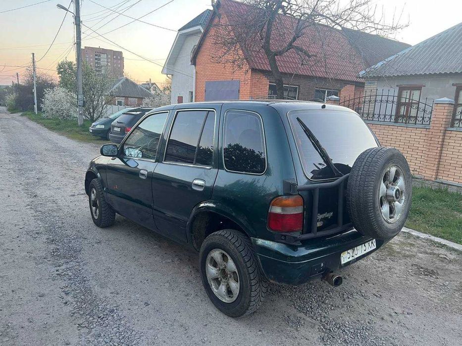 Продам КIA Спортедж 1996 року на повному ходу.до ноября по техпаспорту 2700дол