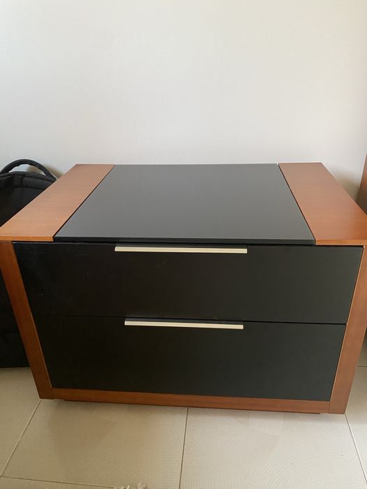 Mobília de quarto completa, cama c/cabeceira em pele + cómoda + mesa