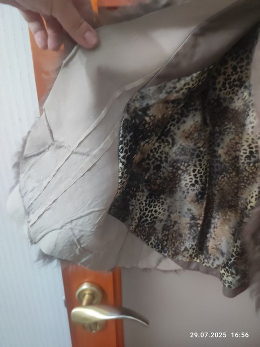 Жилетка шкіряна, хутро коза