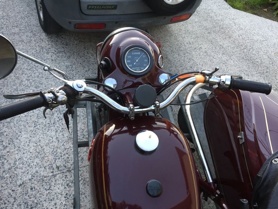 Mota clássica BSA B31 1953 e sidecar