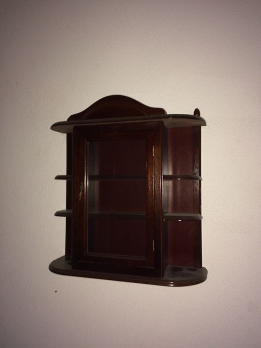 Quadros decorativos e movel de parede