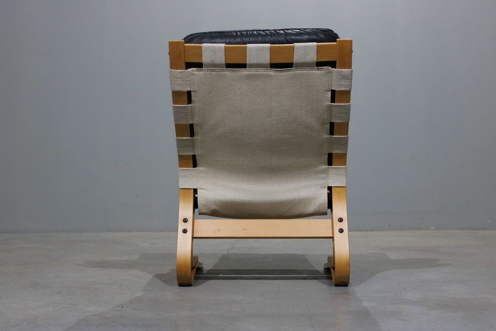 Poltrona Oddvin Rykken em faia e couro