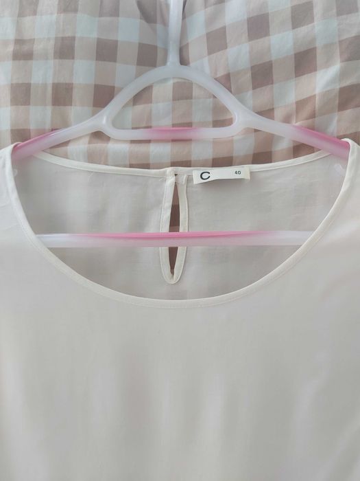 Biała bluzka z wiskozy wykończona haftem rozm 40/L