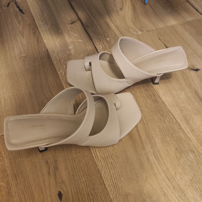 Klapki Reserved skóra naturalna