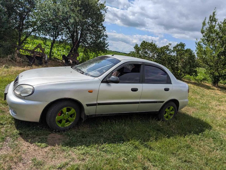 Автомобіль Lanos Sens