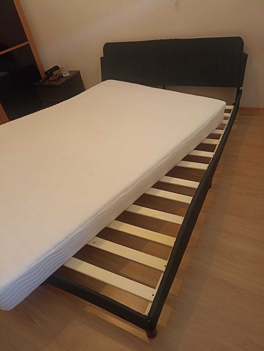 Cama de casal quasi nova