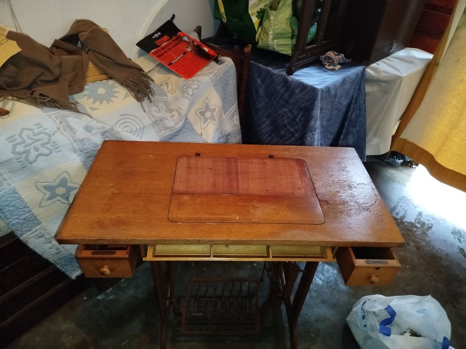 Máquina de costura, ler descrição