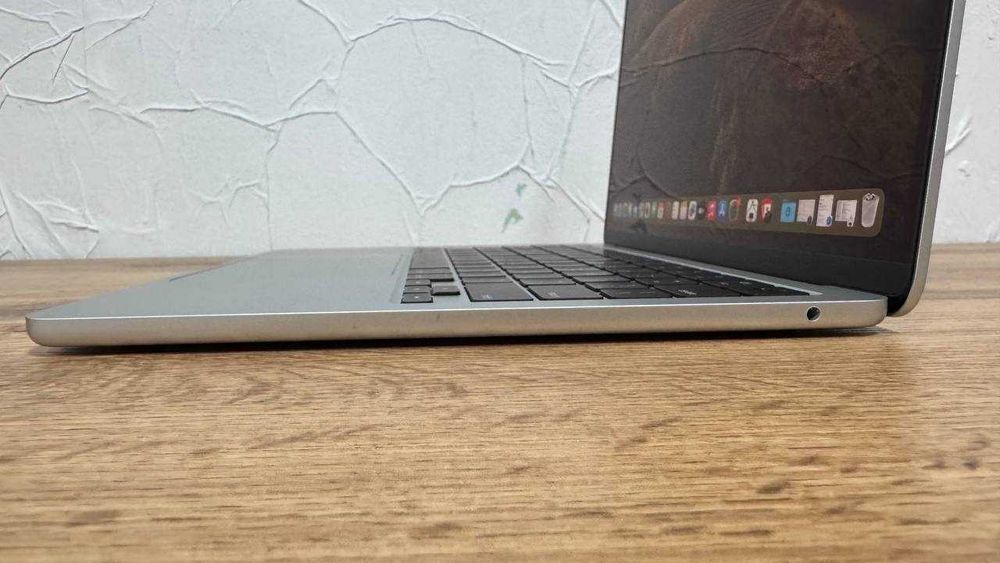 Apple MacBook Air 13.6" M3 (2024) – 16GB RAM, 256GB SSD
